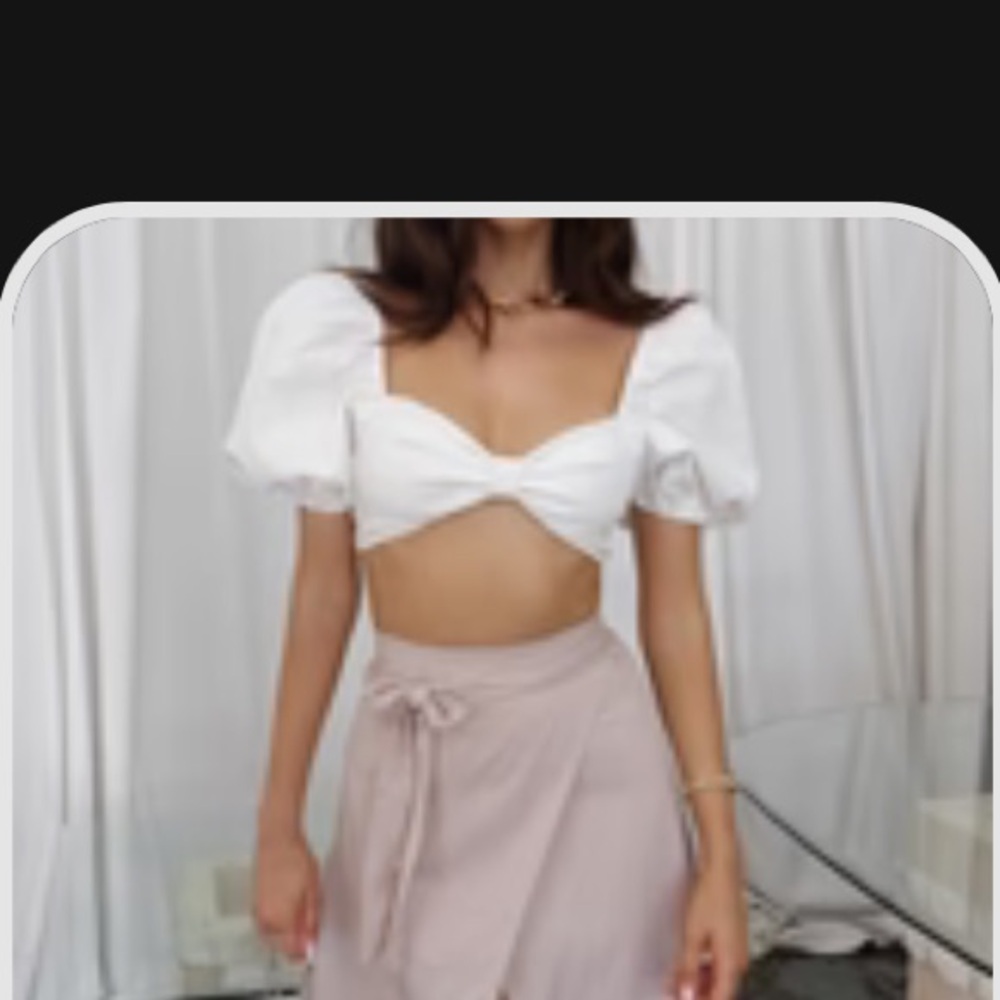 White puff sleeve crop top